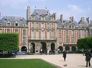 Pavillon de la Reine, north side