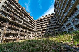 Vue de bâtiments délabrés en 2012.