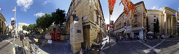 Malta - Valletta - Republic Street - At Courts of Justice Building & Pius V Memorial - 360° Panorama 01.jpg