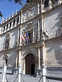 Colegio Mayor de San Ildefonso (Alcalá de Henares), de Rodrigo Gil de Hontañón (1537-1553).