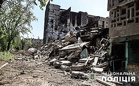 Zničené budovy ve Vuhledaru v srpnu 2023