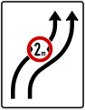 Zeichen 515-21 Verschwenkungstafel; Darstellung ohne Gegenverkehr und mit integriertem Zeichen 264 StVO außerhalb der Autobahn: zweistreifig nach rechts