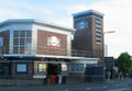 Das markante Stationsgebäude von Bounds Green