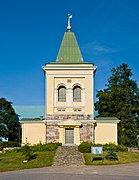 Kirkkonummen kirkon kellotapuli.jpg