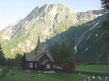 Kors kirke på Monge Foto: Halvard Hatlen