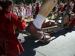 Pied droit de la Petite Géante à Amiens en 2005.