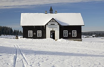 Muzeum Jizerských hor v osadě Jizerka dokumentuje historii Jizerských hor a místního sklářství