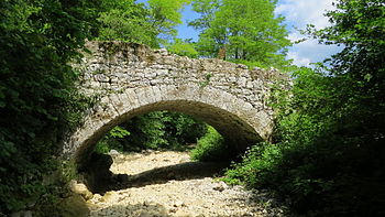 Stari most čez Rašo v Mahničih