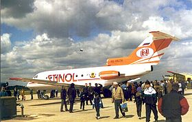 Vu trois quarts arrière d'un Yak-40 en Russie en 1997.