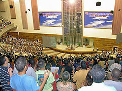 Service à la Catedral Mundial da Fé, à Rio de Janeiro.