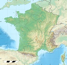Mapa konturowa Francji, blisko górnej krawiędzi znajduje się punkt z opisem „źródło”, powyżej na prawo znajduje się również punkt z opisem „ujście”