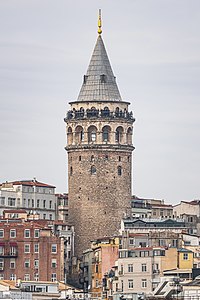 A Torre de Gálata (Megalos Pyrgos), construída em 1348 na parte mais alta da cidadela da colónia da República de Gênova