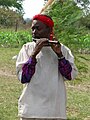 Flautista de l'ètnia Kuria, de Kenya.