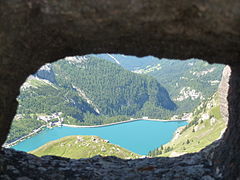 Le lac vu depuis la Ferrata delle Trincee.