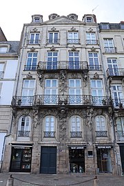 Maison Trochon, située au 17 quai de la Fosse, façade et toiture inscrites le 7 janvier 1926[30]
