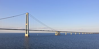 Le pont Est de la liaison du Grand Belt (Danemark). (définition réelle 5 661 × 2 835)