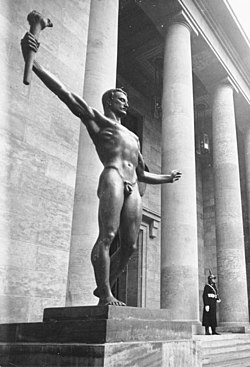 Bundesarchiv Bild 183-H27141, Berlin, Neue Reichskanzlei, Statue "Partei".jpg