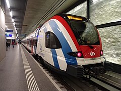 Stadler FLIRT assurant un service de la SL 4 en direction de Annemasse.