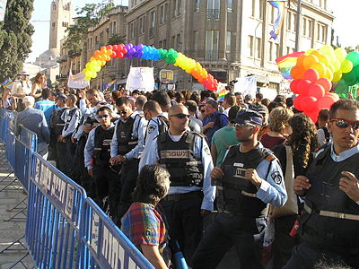 Гей-парад в Иерусалиме в 2007 году под усиленной охраной.