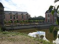L'Orangerie, façade, canal et jardin à la française.
