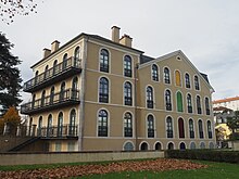 Photographie en couleurs d'une ancienne maison.