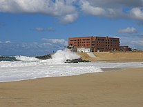 La plage Santocha ou plage de la Savane à Capbreton (Landes, France) avec le club de surf Santocha et le CERS.