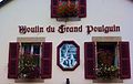 La façade du café-restaurant Moulin du Grand Poulguin à Pont-Aven