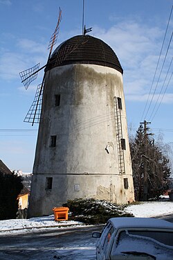 Celkový pohled na větrný mlýn v Třebíči