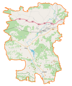 Mapa konturowa powiatu dębickiego, blisko centrum na prawo znajduje się punkt z opisem „Gumniska”