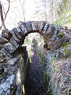 Rimski vodovod v dolini Glinščice - ohranjen del oboka in betonski kanal