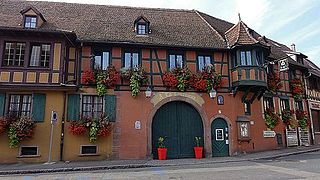 Ancienne ferme de tonnelier, actuellement restaurant (XVIIIe), 2 rue de la Mairie.