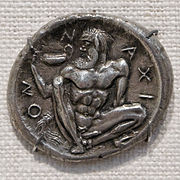 Tetradracma de Naxos, con la figura de Sileno sosteniendo un kantharos, ca. 461–450 a. C.