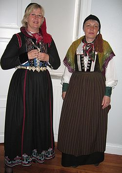 Islandės tautiniais drabužiais