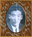 邓拓（1912—1966）福建福州人新中国建立后，历任《人民日报》社社长兼总编辑.文化大革命中自殺
