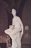 L'Architettura（バルジェロ美術館）。ジャンボローニャの理想の女性像である手足の長い女性の彫像の一例。