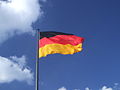 Deutsch: Deutschlandfahne vor dem Reichstagsgebäude in Berlin English: Flag of Germany in front of the Reichstag building in Berlin