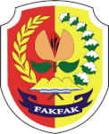 Lambang lama Kabupaten Fakfak (1975-2008). Buah pala ditengah lambang dibalik menghadap ke bawah atas dasar usulan masyarakat.[9]