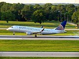 SkyWest (United), landing