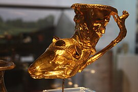 Un ritón de oro, parte del Tesoro de Panaguiúrishte (s. IV o III a. C.)