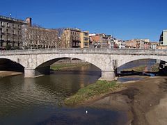 The Pont de Pedra (bridge of stone) over the Onyar river in Girona