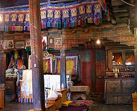 Trono do Dalai Lama e do lama chefe do mosteiro