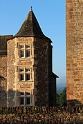 La tour hexagonale du château de Tholet.