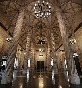 Salón de columnas de la Lonja de la Seda (Valencia).
