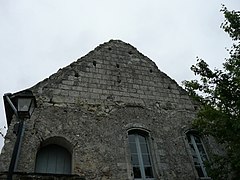 Façade de l'ancienne salle seigneuriale.