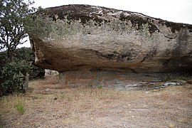 Cazoletas mineras en la Peña La Sierpe en Pino del Oro.jpg