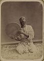 Tambor dayra del Asia central. Fotografía hecho entre 1865 y 1872.