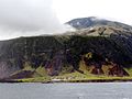 La isla Tristán de Acuña, vista desde el Pico de Queen Mary y de la pequeña población de Edimburgo de los Siete Mares.