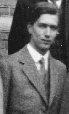 Helmut Hönl at Leiden Kamerlingh-Onnes Lab, 1926 (cropped).jpg