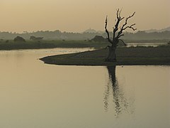 Taungthaman, Mandalay, Myanmar.jpg