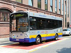 Midibus électrique en charge par induction